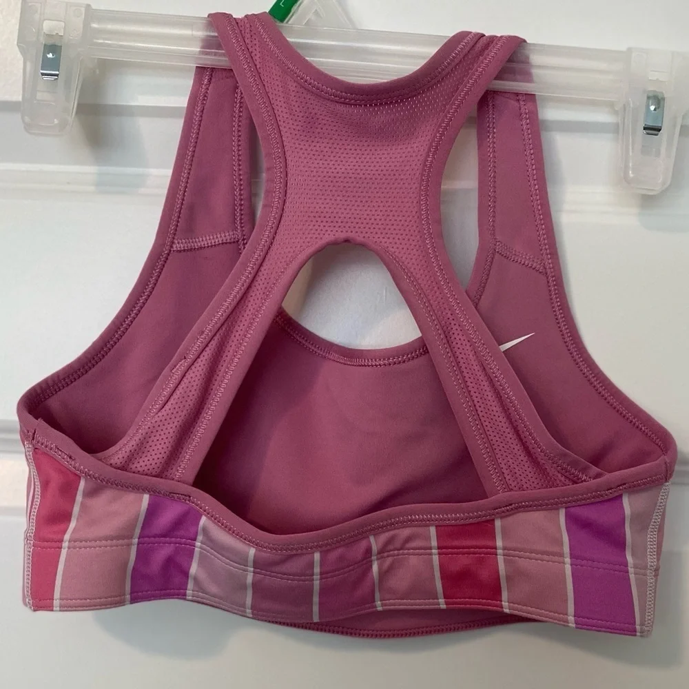 Nike Reversible Sports Bra Stripe /Solid Pink Size L